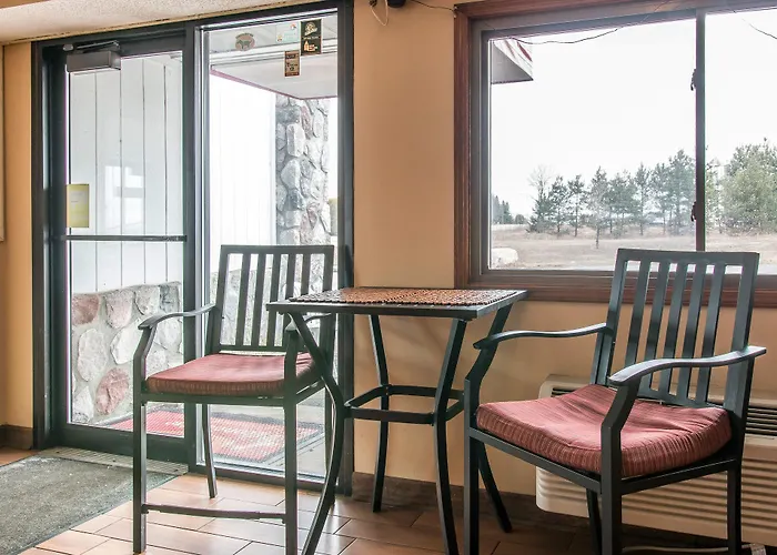 Super 8 By Wyndham Petoskey