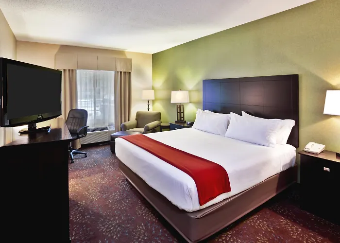 Holiday Inn Express & Suites Woodhaven By Ihg