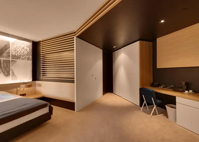 Lone Hotel By Maistra Collection