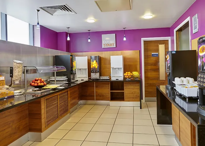 Holiday Inn Express London - Newbury Park, An Ihg Hotel