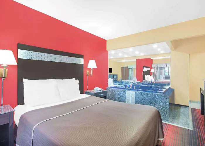Howard Johnson By Wyndham North Bergen