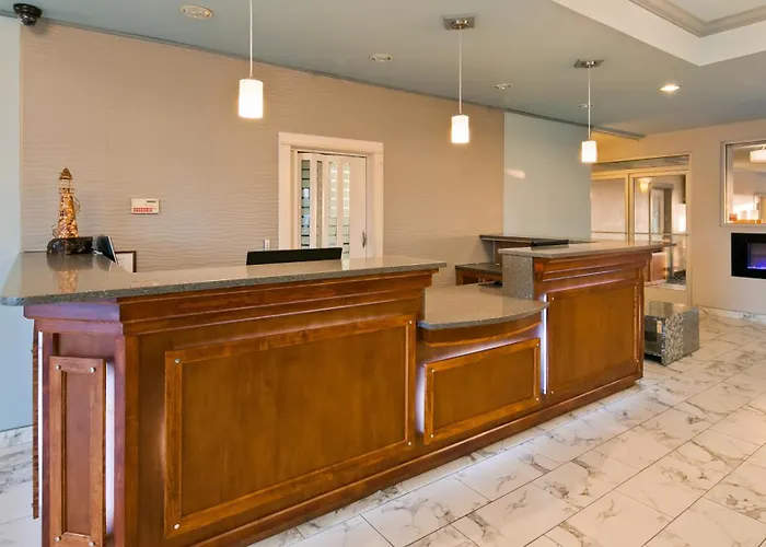 Lighthouse Suites Inn