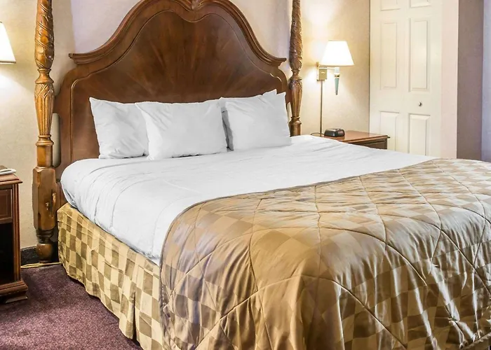 Clarion Hotel Mackinaw City Beachfront