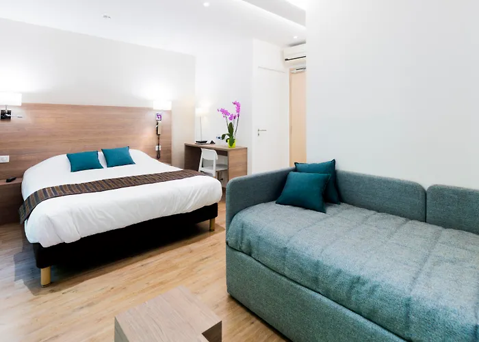 Logis Hotel Restaurant Le Cours