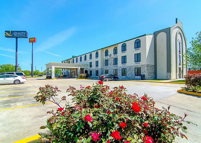 Quality Inn & Suites Near Tanger Outlet Mall Gonzales