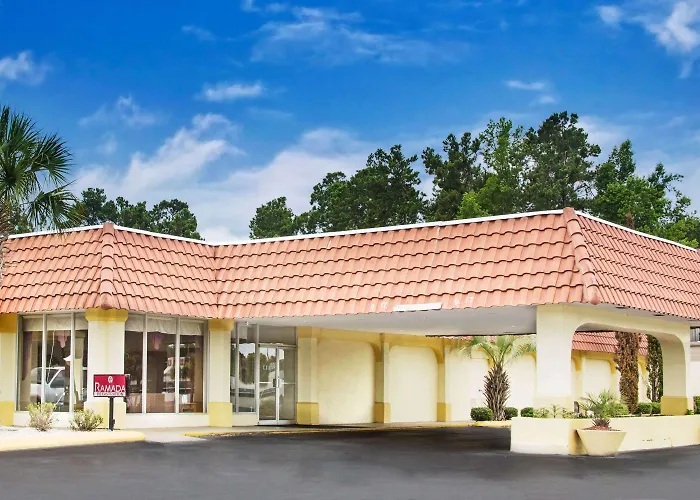 Ramada By Wyndham Walterboro Hotel