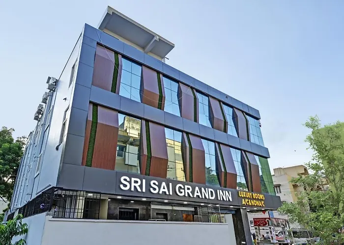 Itsy Hotels Sri Sai Grand Inn Near Mg Road & Pvp Mall