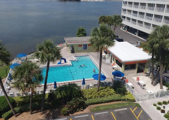 2 Bed Condo With Balcony Facing Pool And Sunsets!