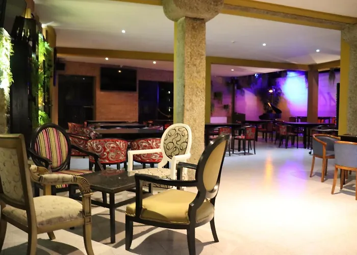 Leonchic - Guest House Com Piscina De Agua Salgada