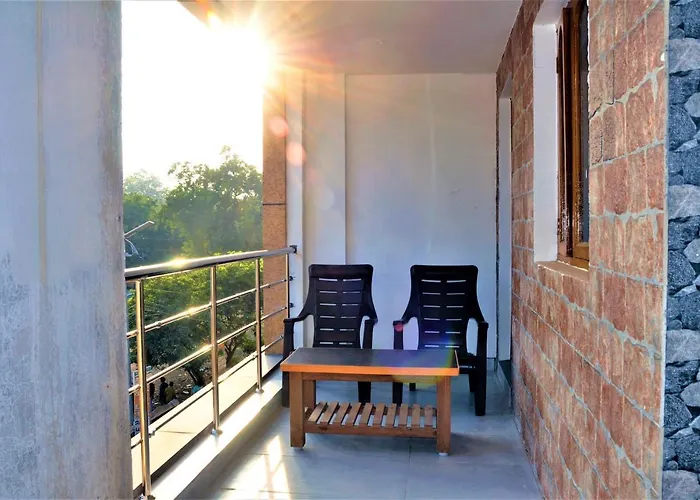 Srirathna Temple View Inn