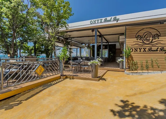 Onyx Beach Residence - Free Beach Access & Parking