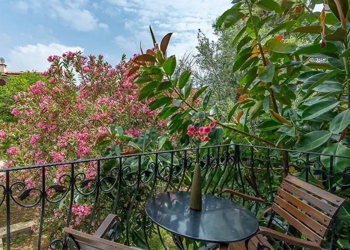 Rosy Suites Hotel