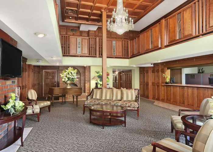 Ramada By Wyndham Saginaw Hotel & Suites