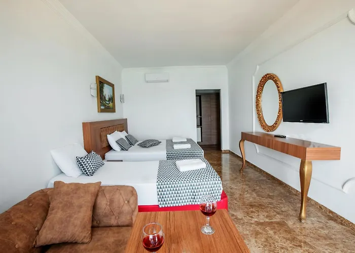 Kristal Beach Hotel