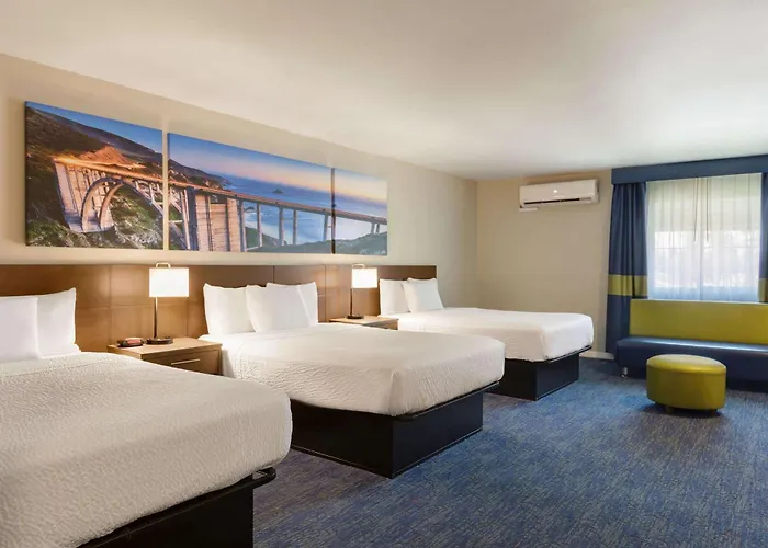 Days Inn & Suites By Wyndham Anaheim At Disneyland Park