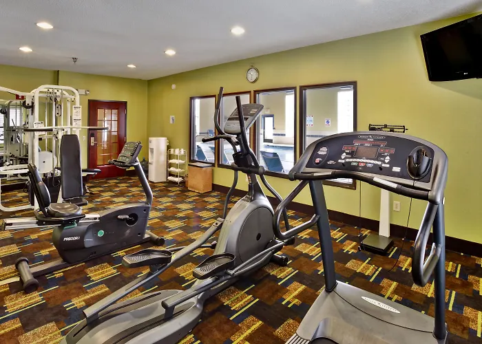 Holiday Inn Express & Suites Woodhaven By Ihg