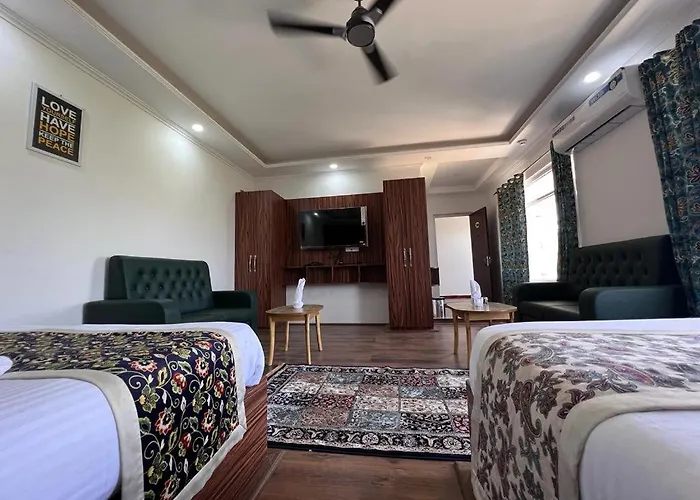 Pandith Exotics Hotel And Restaurant