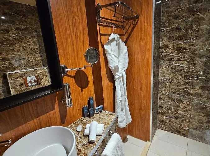 Qasr Alnkheel Resort And Hotel