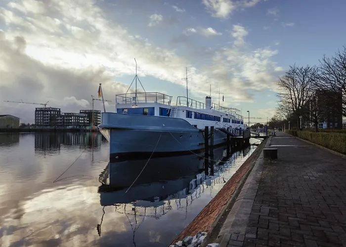 ARCONA - Übernachten auf dem Wasser - direkt am Bontekai