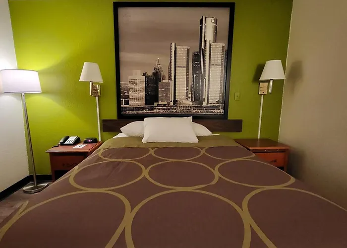Super 8 By Wyndham Canton/Livonia Area