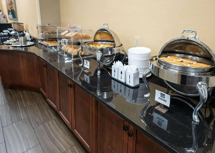 Clarion Hotel Detroit Metro Airport