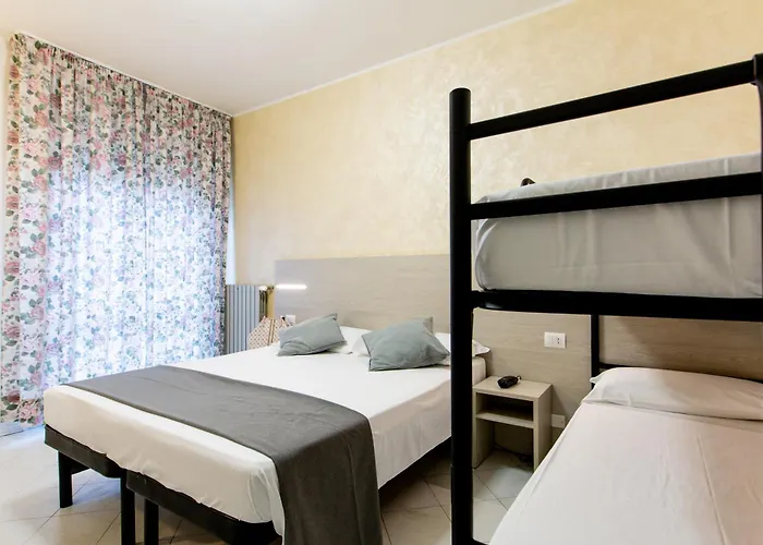 Hotel Marzia Con Piscina
