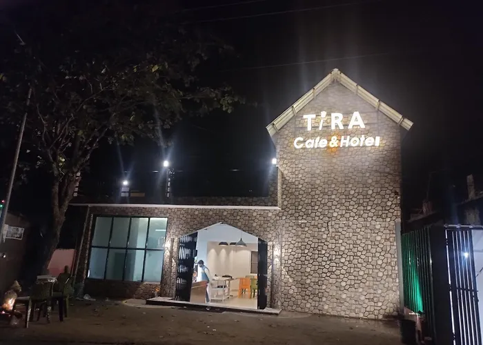 Tira Cafe & Hotel
