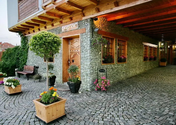 Hotel Carshia E Jupave