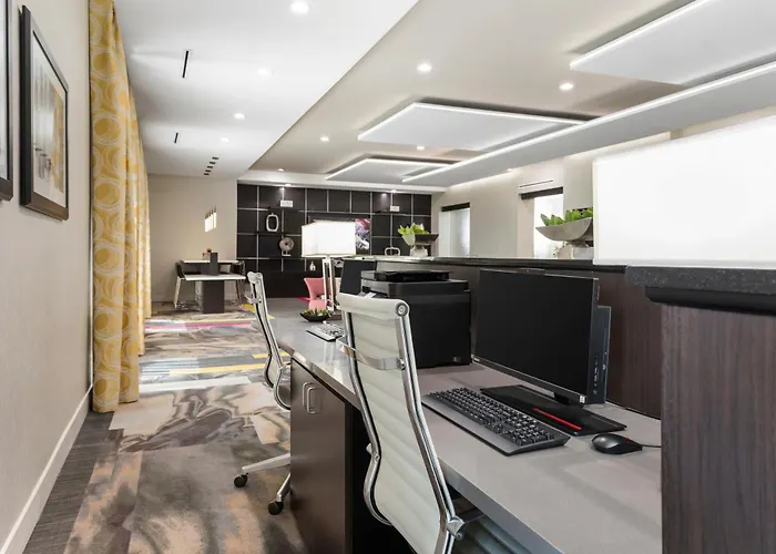 Holiday Inn Express & Suites Anaheim Resort Area By Ihg