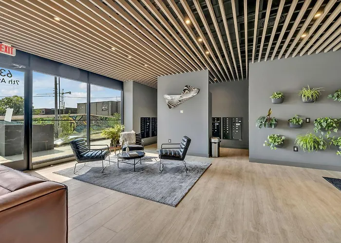 Huge Downtown Corner Unit- Pool-Gym-Walk 2 Broadway