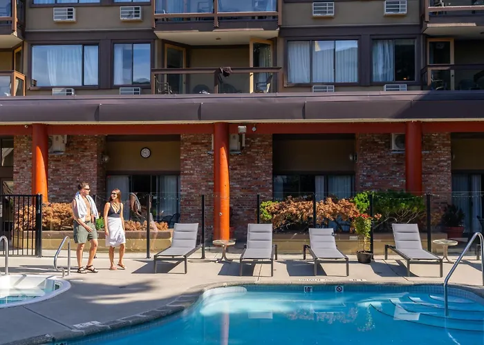 Whistler Village Inn&Suites