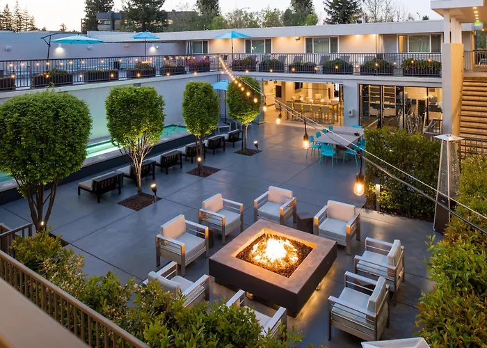 Hotel Lucent