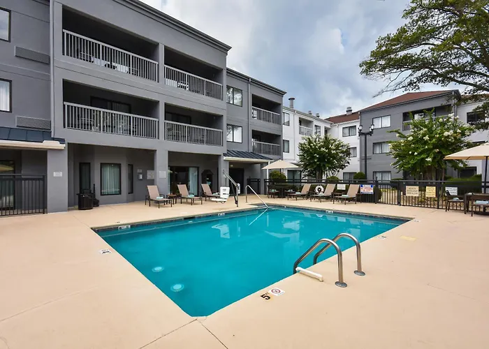 Courtyard By Marriott Charlotte Matthews Hotel
