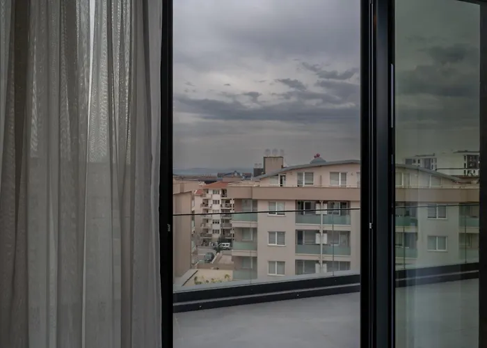 Leo Suites