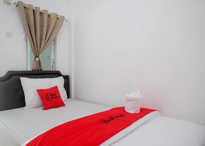 RedDoorz Plus At Lovina Inn Tonrangeng River Side