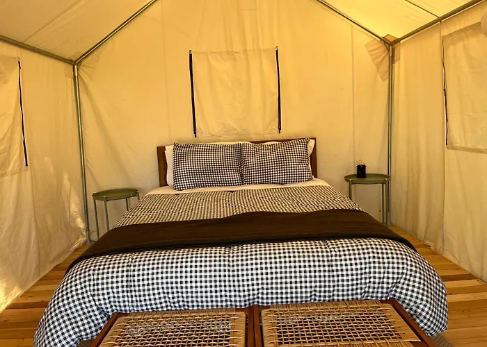 Lopez Farm Cottages & Tent Camping