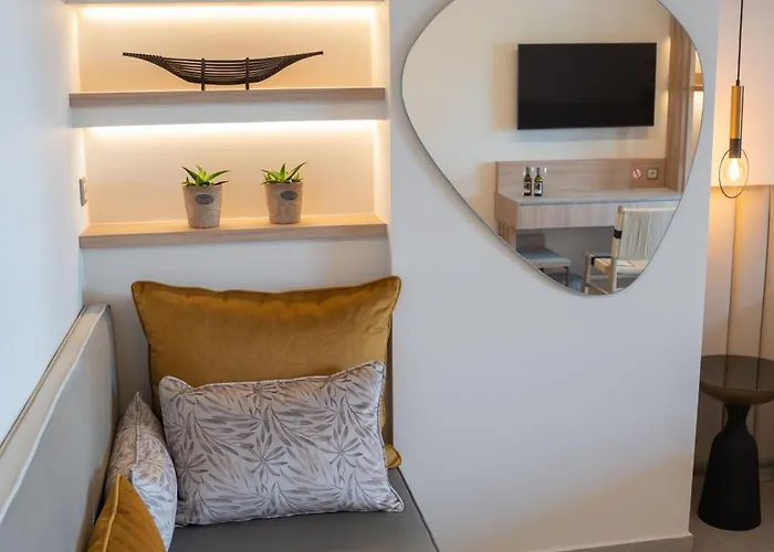 Paralimnio Suites