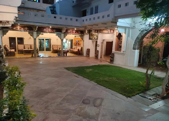 Haveli Braj Bhushanjee Heritage Hotel And Museum
