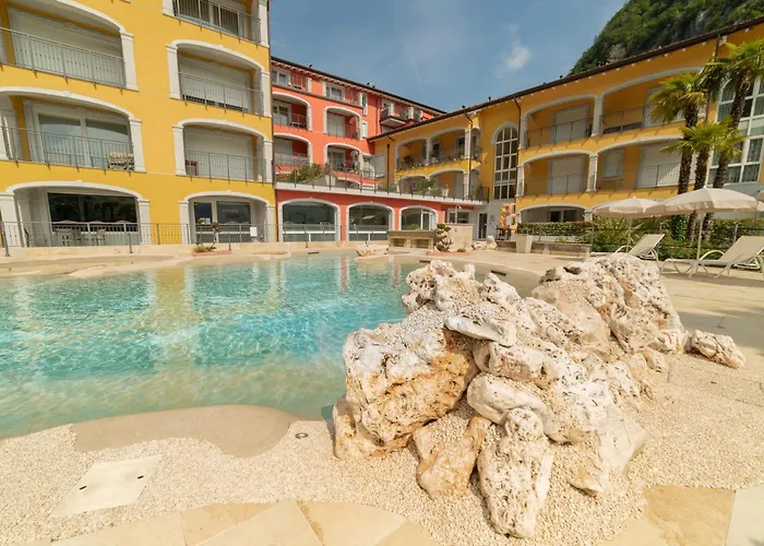 Yachting Residence - Private Dock, Lake Access & Spa