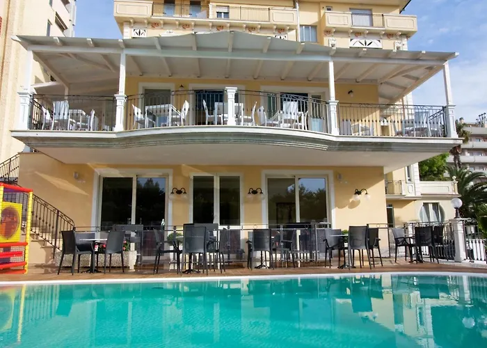Hotel Mocambo Piscina, Spiaggia E Biciclette