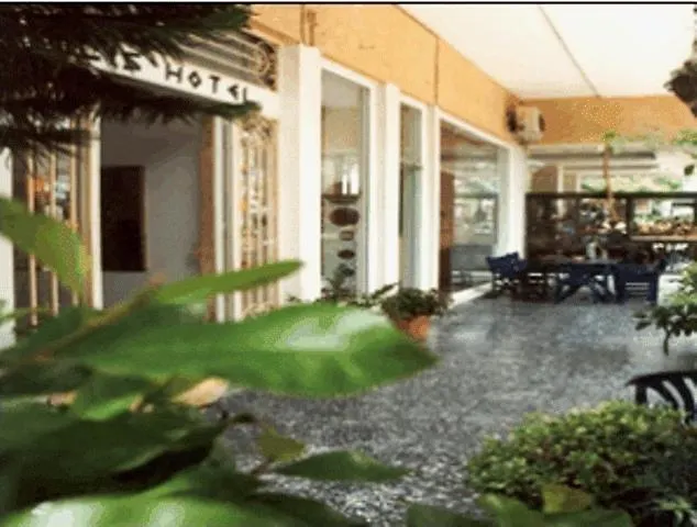 Ilis Hotel