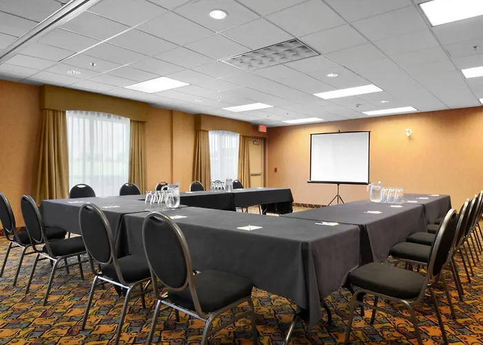 Days Inn & Suites By Wyndham Strathmore