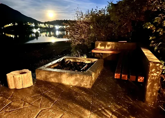 Oceanfront Room With Hot Tub & Firepit