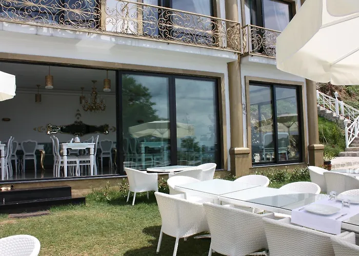 Bab-i Zer Hotel