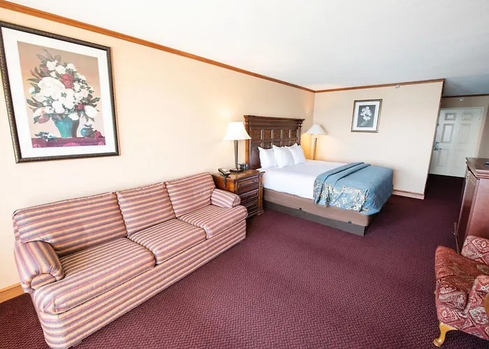 Hamilton Inn Select Beachfront Mackinaw City