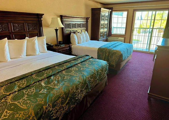 Hamilton Inn Select Beachfront Mackinaw City