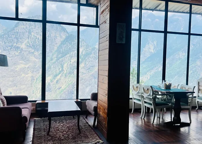 Faraway Cottages, Auli