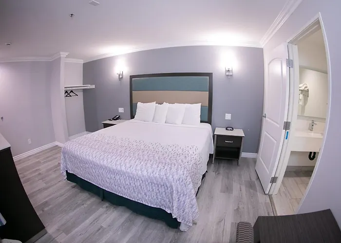 Travelodge Inn & Suites By Wyndham West Covina