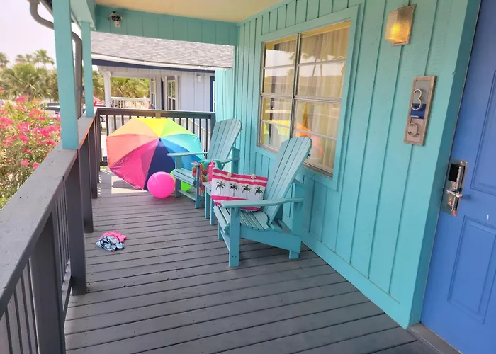 Upper Deck Hotel&Bar - Adults Only