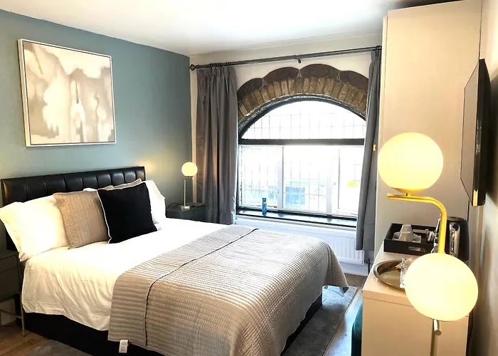 Madonna Halley Hotel